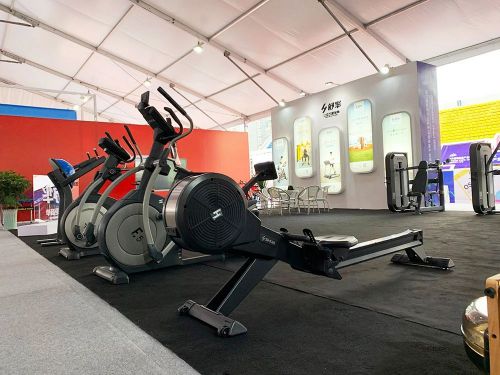 舒華智能健身設(shè)備與體育防護(hù)用品驚艷中西部博覽會，引領(lǐng)行業(yè)新趨勢